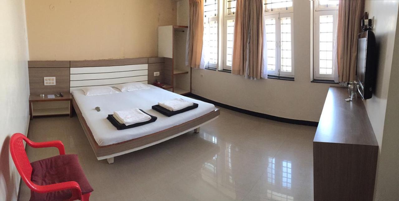Hotel Satkar Cafeteria Belgaum Eksteriør billede