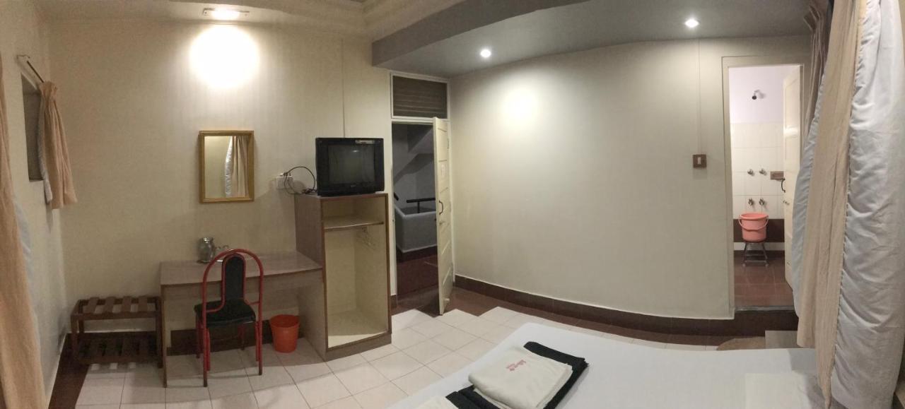 Hotel Satkar Cafeteria Belgaum Eksteriør billede