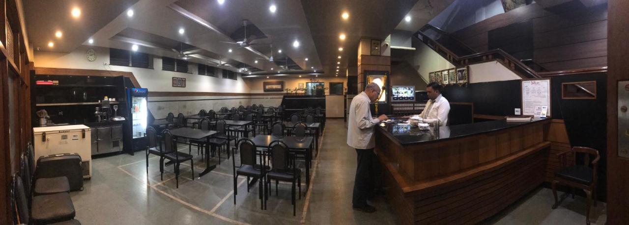 Hotel Satkar Cafeteria Belgaum Eksteriør billede